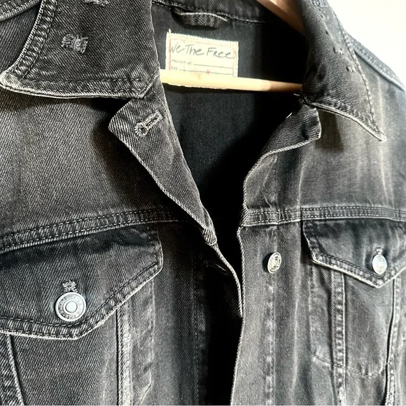 NWT Free People Washed Black Distressed Jolene Trucker Jean Jacket Medium - Picture 4 of 7